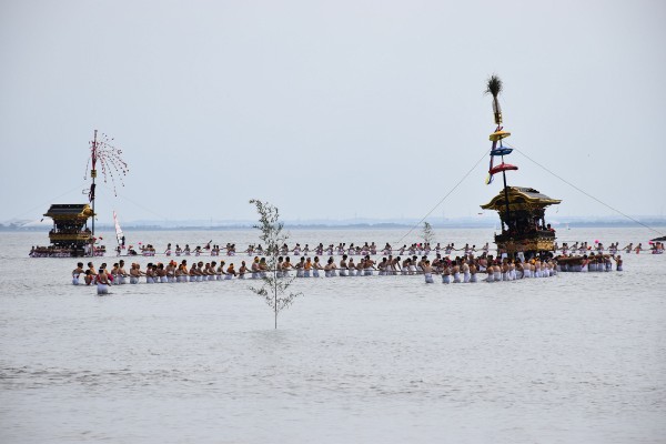 三谷祭　海中渡御