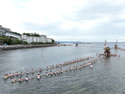 三谷祭　海中渡御