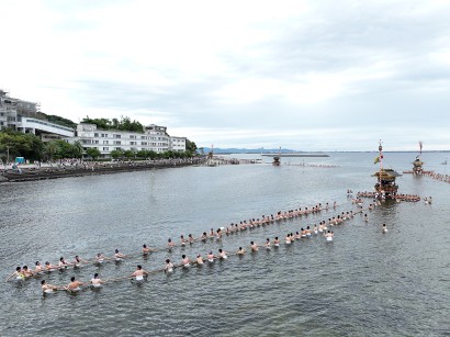 三谷祭　海中渡御