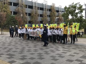学生による横断歩行者保護啓発運動