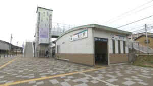 名鉄藤川駅にむらさき麦のPRデザイン