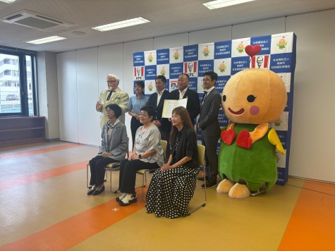 タニザワフーズ　こども食堂にチキン寄附