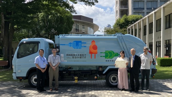 県下初 EV塵芥車(EVごみ収集車)を導入