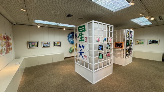「子どもたちのアール・ブリュット2025」開催中