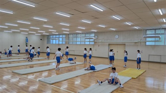 市内中学校エアコン運転開始